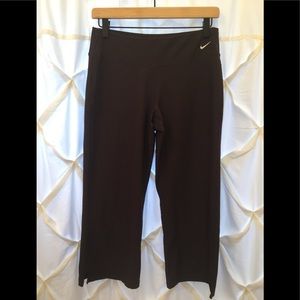 Nike FitDry Performance Athletic Capri Leggings